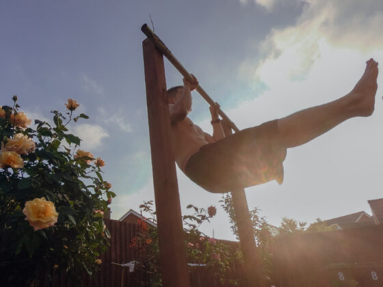 Outdoor bodyweight training in a garden as part of healthy habits for fat loss