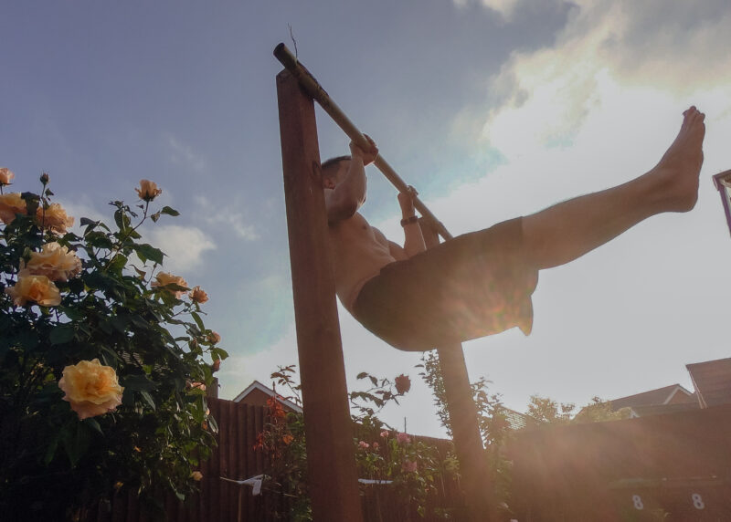Outdoor bodyweight training in a garden as part of healthy habits for fat loss